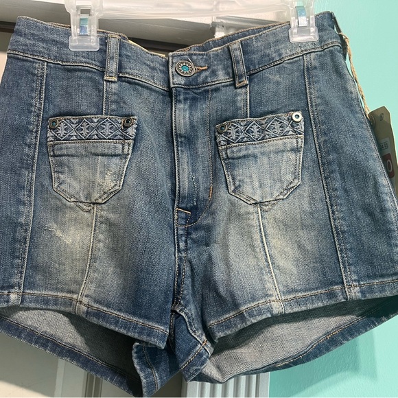 New Women’s H&M Denim Blue Shorts - Picture 1 of 3